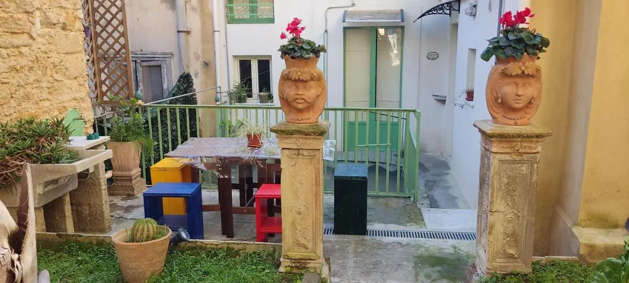 Giardinetto Papale, Centralissimo Caltagirone Apartamento