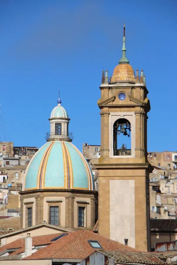 Giardinetto Papale, Centralissimo Caltagirone Itálie