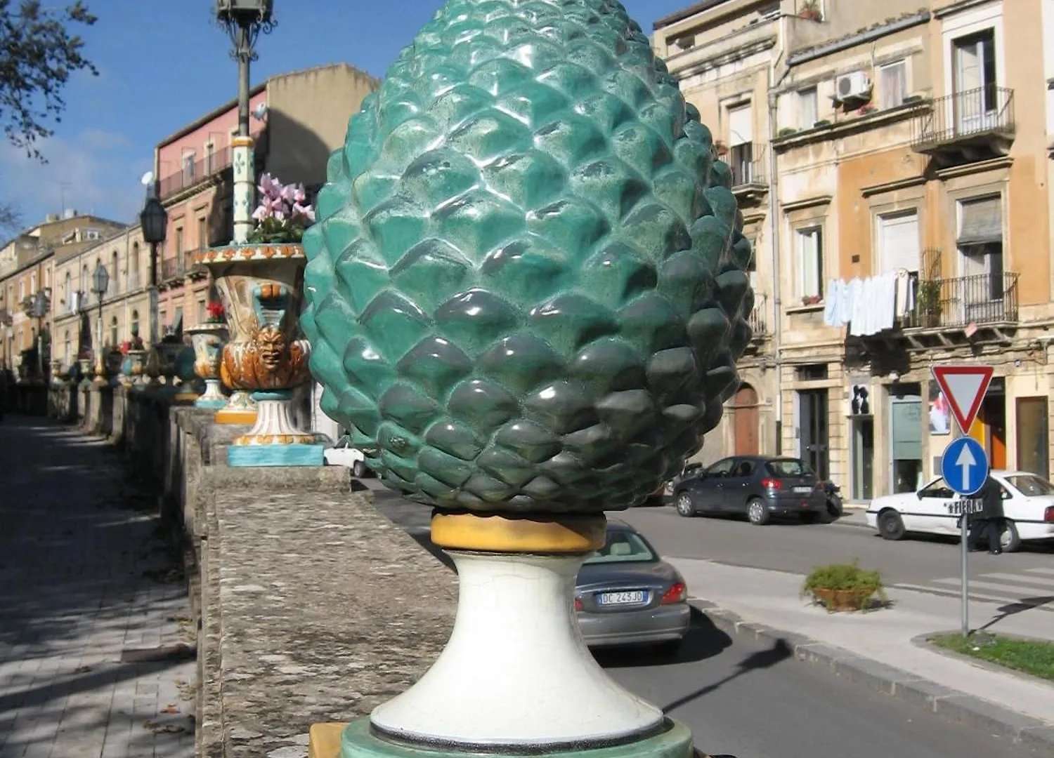 Giardinetto Papale, Centralissimo Caltagirone 0*,  Itálie