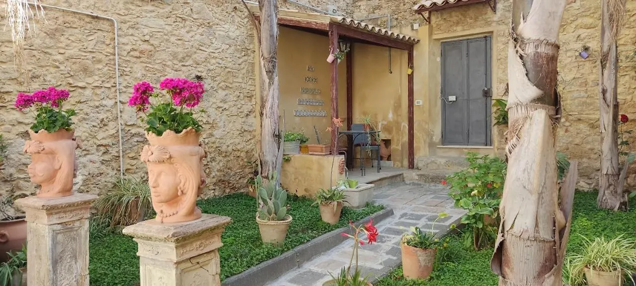 Giardinetto Papale, centralissimo Caltagirone 0*,